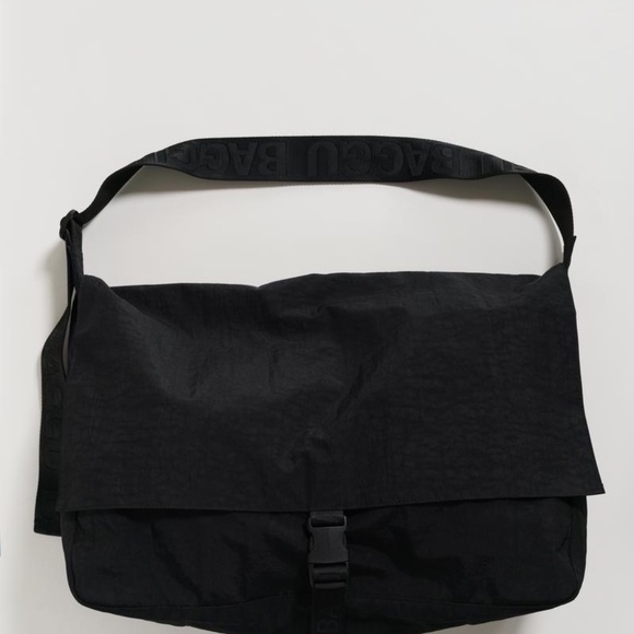 HUGE RARE HTF BAGGU Black Travel Sport Messenger Bag (Large one!) - Picture 8 of 8